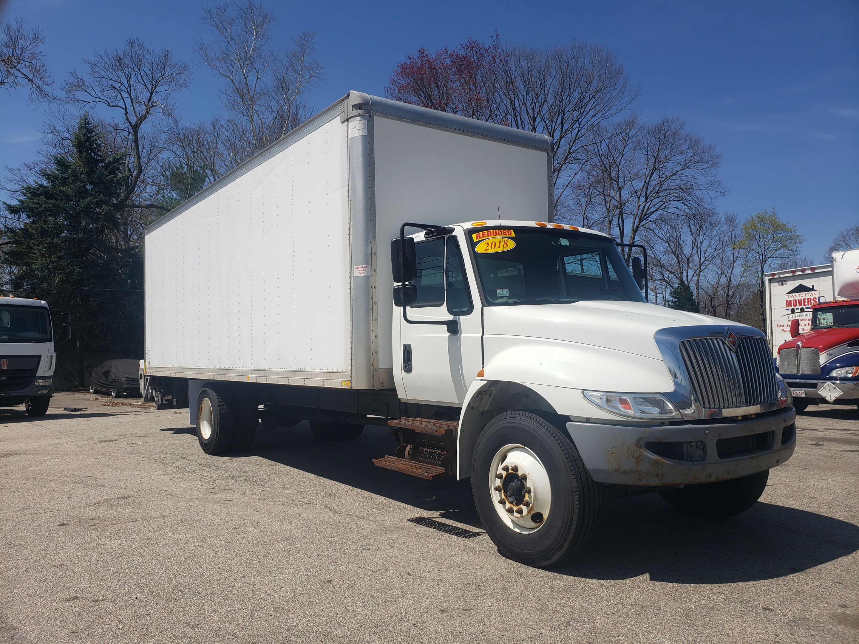 Delivery Box Truck with liftgate for sale